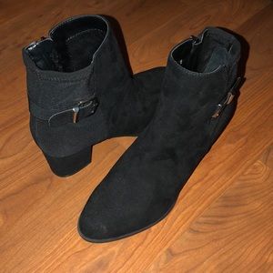Black heel boots